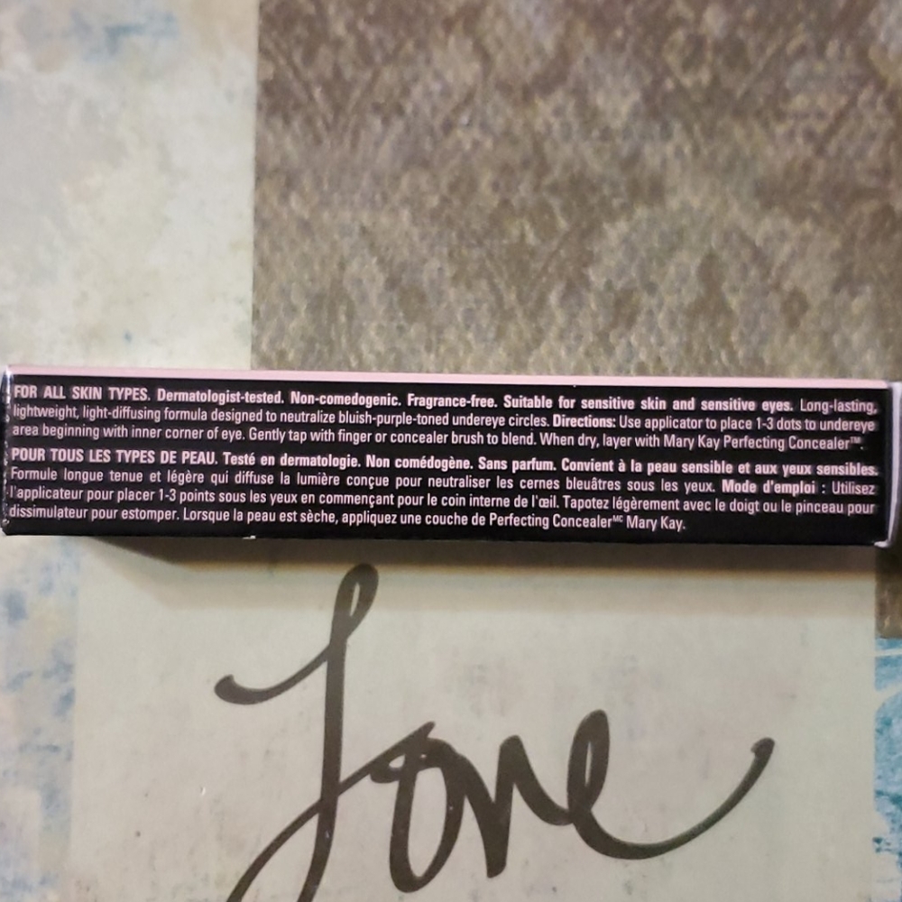 👁Mary Kay Undereye Corrector👁 - Picture 2 of 4